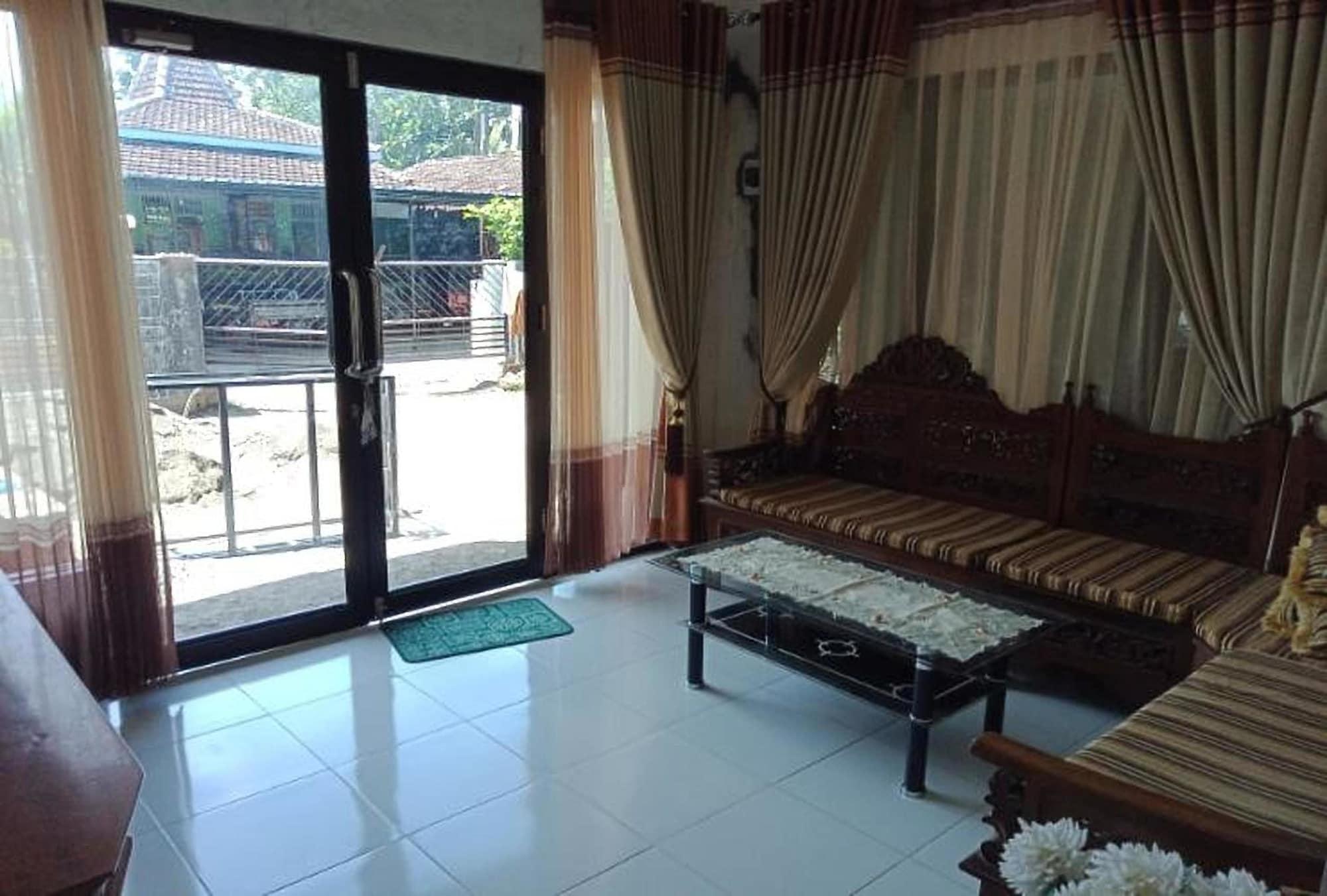 Gandrung City Hostel Banyuwangi  Exterior photo